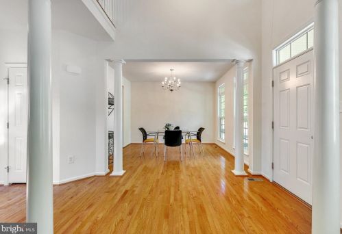 11 Broad Way, Lovettsville VA  20180-8608 exterior