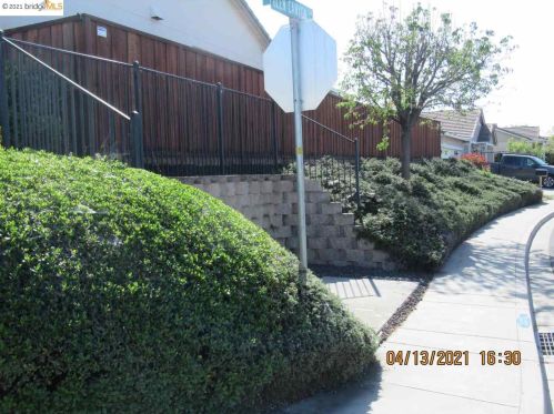 1886 Ventura Dr, West Pittsburg, CA 94565-6476