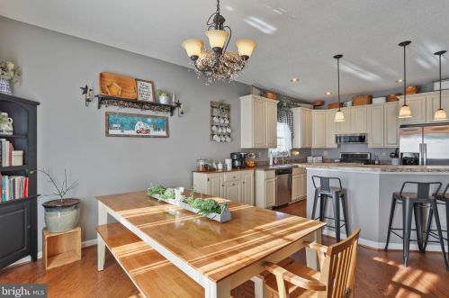 52 Oak Crest Dr, Richmond National Battlefiel VA  22835-1579 exterior