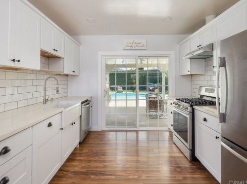 14608 Fonthill Ave, Hawthorne CA  90250-8460 exterior