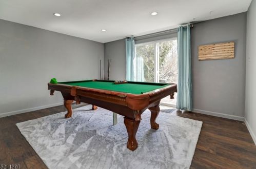 8 Glencross Rd, West Milford Lakes NJ  07480-2206 exterior