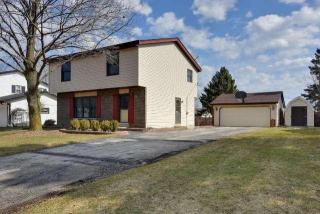 214 Colonial Pkwy, Saukville, WI 53080-2534