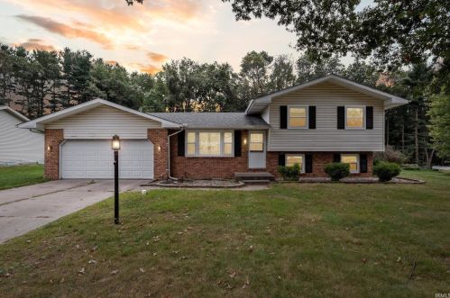 12292 Painted Ridge Trl, Granger, IN 46530-9144