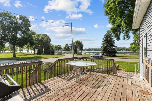 870 Broad St, Menasha WI  54952-3263 exterior