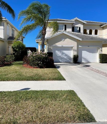 806 Southstar Dr, Fort Pierce FL  34949-9127 exterior