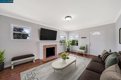 9003 B St, Oakland, CA 94603-1327