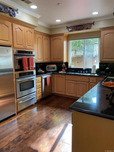 1247 Ln Cresta Blvd, El Cajon CA 92021-4032 exterior