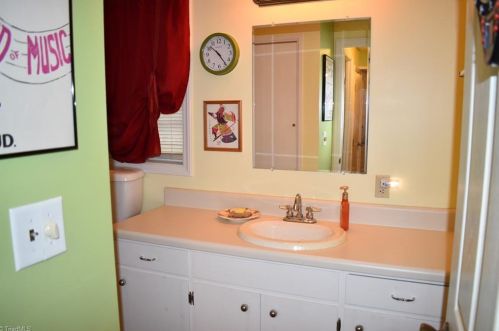 1123 Pepper Hill Rd, Greensboro NC  27407-2837 exterior