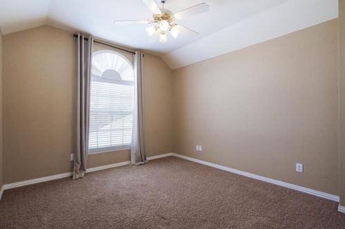 5216 Water Oak Dr, Lewisville TX  75028-1099 exterior