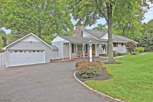 1013 Vosseller Ave, Martinsville, NJ 08836-2390