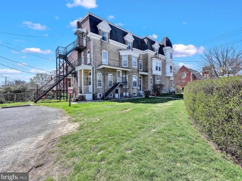 365 College Ave, Lancaster PA 17603-3319 exterior