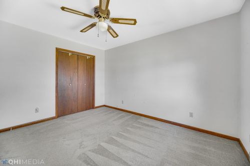 2302 Shaker Dr, Valpo IN  46383-3249 exterior