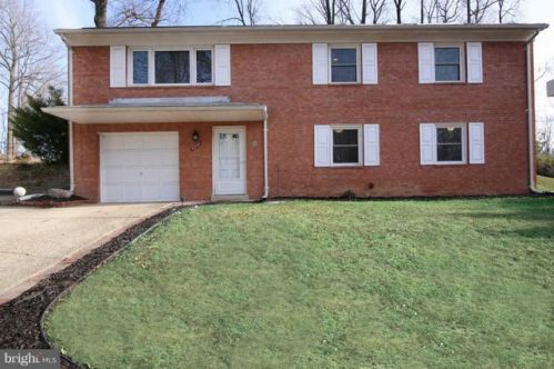6501 Rivington Rd, Springfield, VA 22152-2916