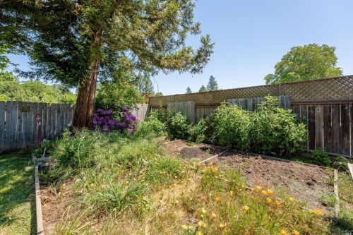 660 Hawthorne Ln, Willits CA  95490-3321 exterior