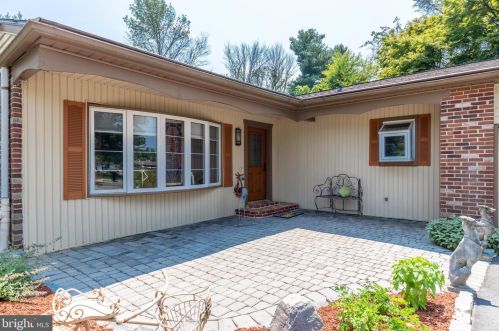 417 Hempstead Cir, Newtown Square, PA 19073-3907
