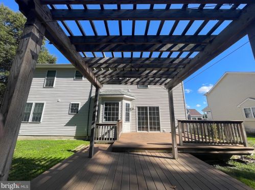 32 Pin Oak Dr, Dover DE  19904-2373 exterior