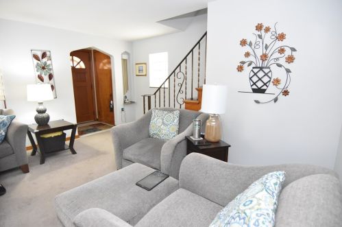 226 Marigold St, Whitaker PA  15120-2233 exterior