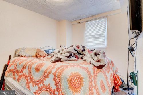 6617 Guyer Ave, Philadelphia PA 19153-2406 exterior