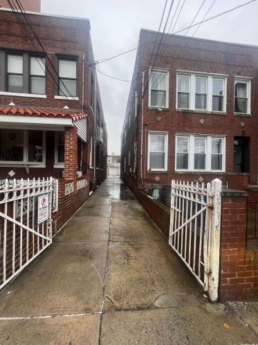 23-12 30th Rd, Long Island City, NY 11102-4032