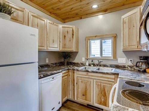 717 Chieftain St, East Farmington WI  54020-8014 exterior