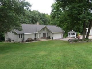 2244 Hill Dr, Twin View Heights, IA 52333-9204