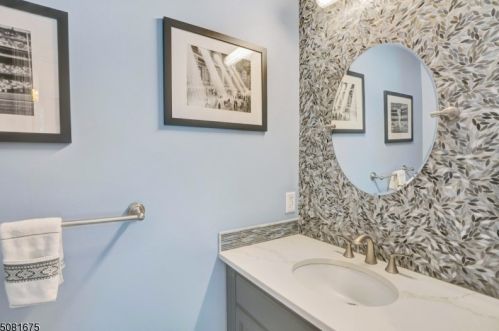 58 Finch Rd, Skyline Lakes NJ  07456-2423 exterior