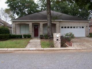 8416 Millstream Dr, Pensacola, FL 32514-7218