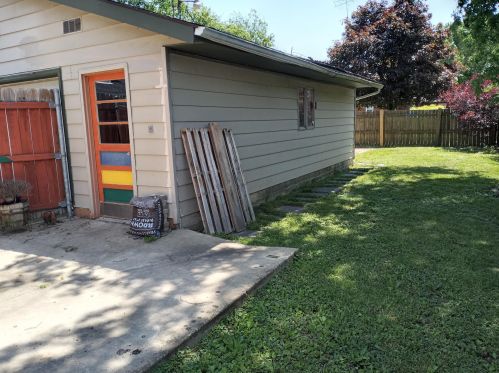 88 Richardson Ave, London OH  43140-1330 exterior