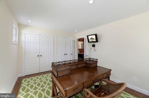 1802 Pimmit Dr, Falls Church VA  22043-1114 exterior