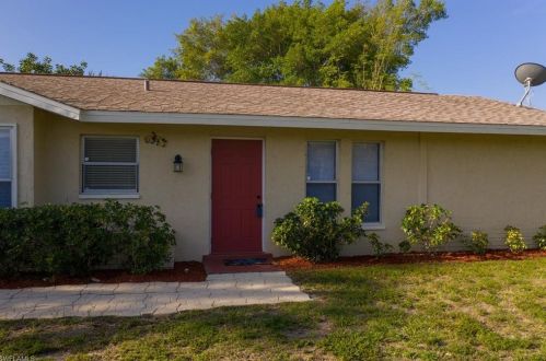222 15th St, Cape Coral, FL 33909-1120