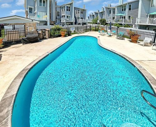 208 Seawall Blvd, Galveston TX 77550-5520 exterior