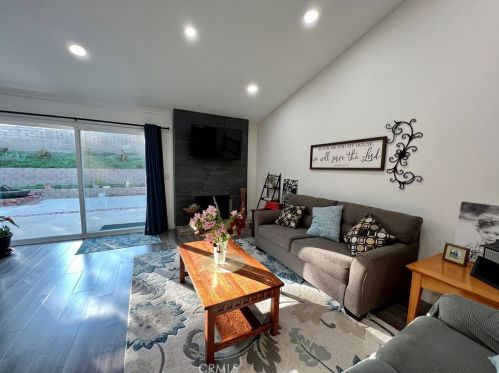 26873 Cuatro Milpas St, Santa Clarita CA  91354-2332 exterior
