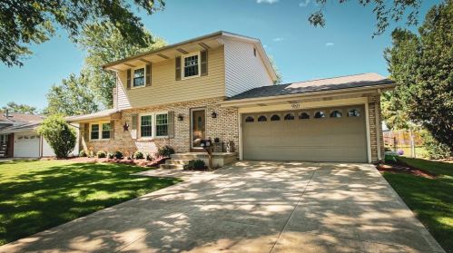 980 Champagne Dr, Marion, OH 43302-6625