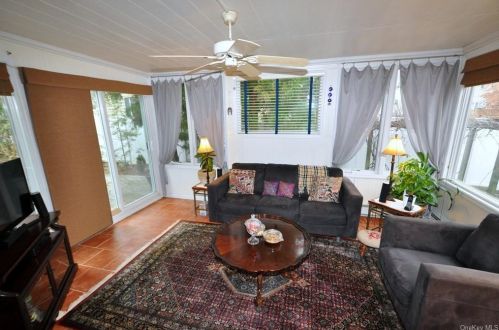 1 Maplewood Rd, Hartsdale NY  10530-1627 exterior