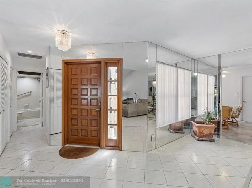 5293 Stonybrook Ln, Boynton Beach FL  33437-1616 exterior