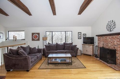 75 Sleepy Hollow Rd, Ridgefield, CT 06877-2324