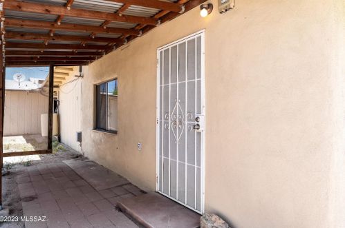 902 Prince Rd, Tucson AZ 85705-3028 exterior