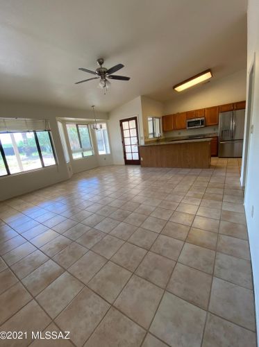 5710 Avenida Silencioso, Tucson AZ  85750-1351 exterior