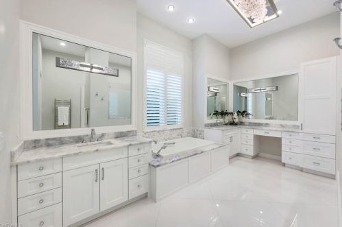 569 Neapolitan Way, Naples FL 34103-8568 exterior