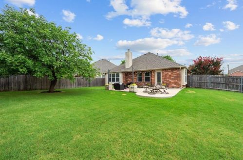5801 Greenmeadow Dr, Argyle TX  76226-2266 exterior