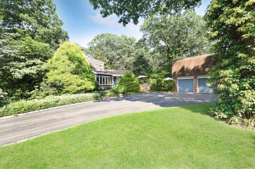 42 Foxhurst Rd, Huntington Station, NY 11746-4619