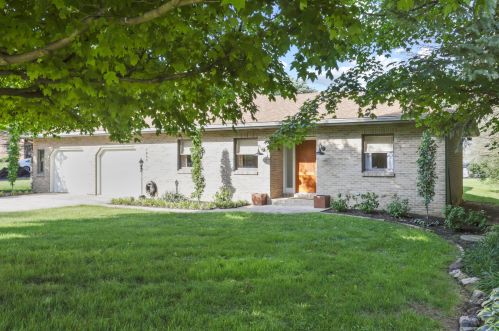 1895 Shoshone Dr, London, OH 43140-9020