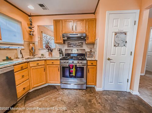 36 Winding River Rd, Lakewood, NJ 08701-5733