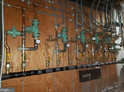 4260 Wyndemere Cir, Schnecksville PA  18078-3527 exterior