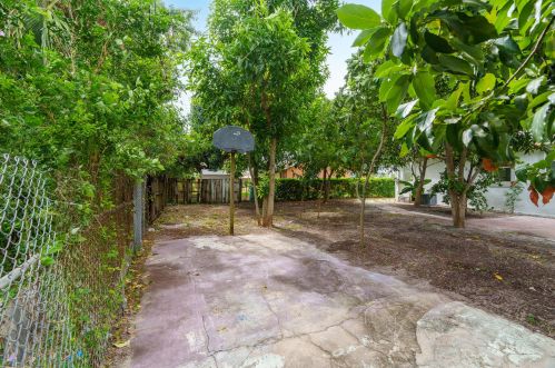 1750 Seacrest Blvd, Boynton Beach FL  33435-2245 exterior