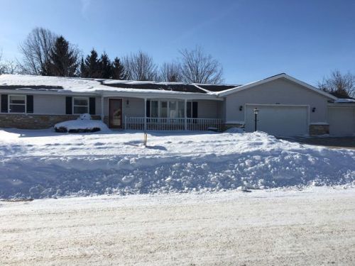 5101 Brookfield Cir, Manitowoc WI  54220-9362 exterior