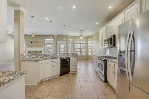 125 Sweet Gum, Uhland TX  78640-5961 exterior