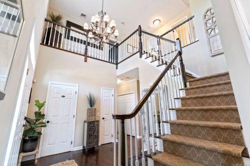 9 Murray Ln, Crotonville NY  10562-3300 exterior