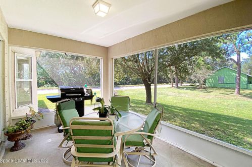 7715 95th Ct, Vero Beach FL  32967-3828 exterior