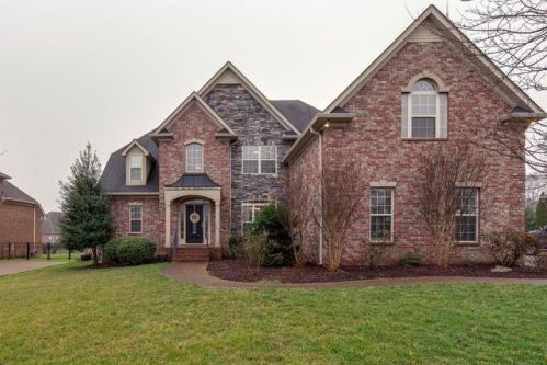 1021 Smoke Rise Ln, Hendersonville, TN 37075-7207